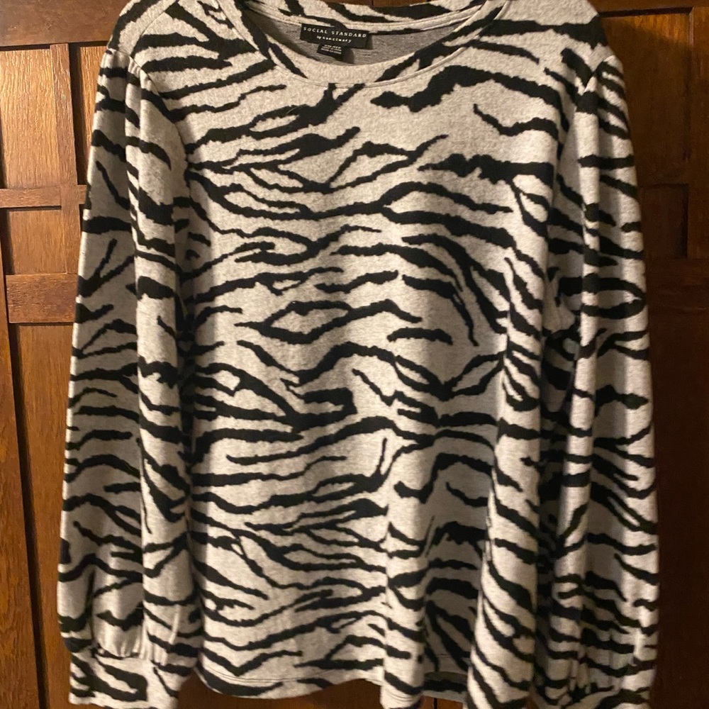 Social standard by sanctuary lightweight sweater top